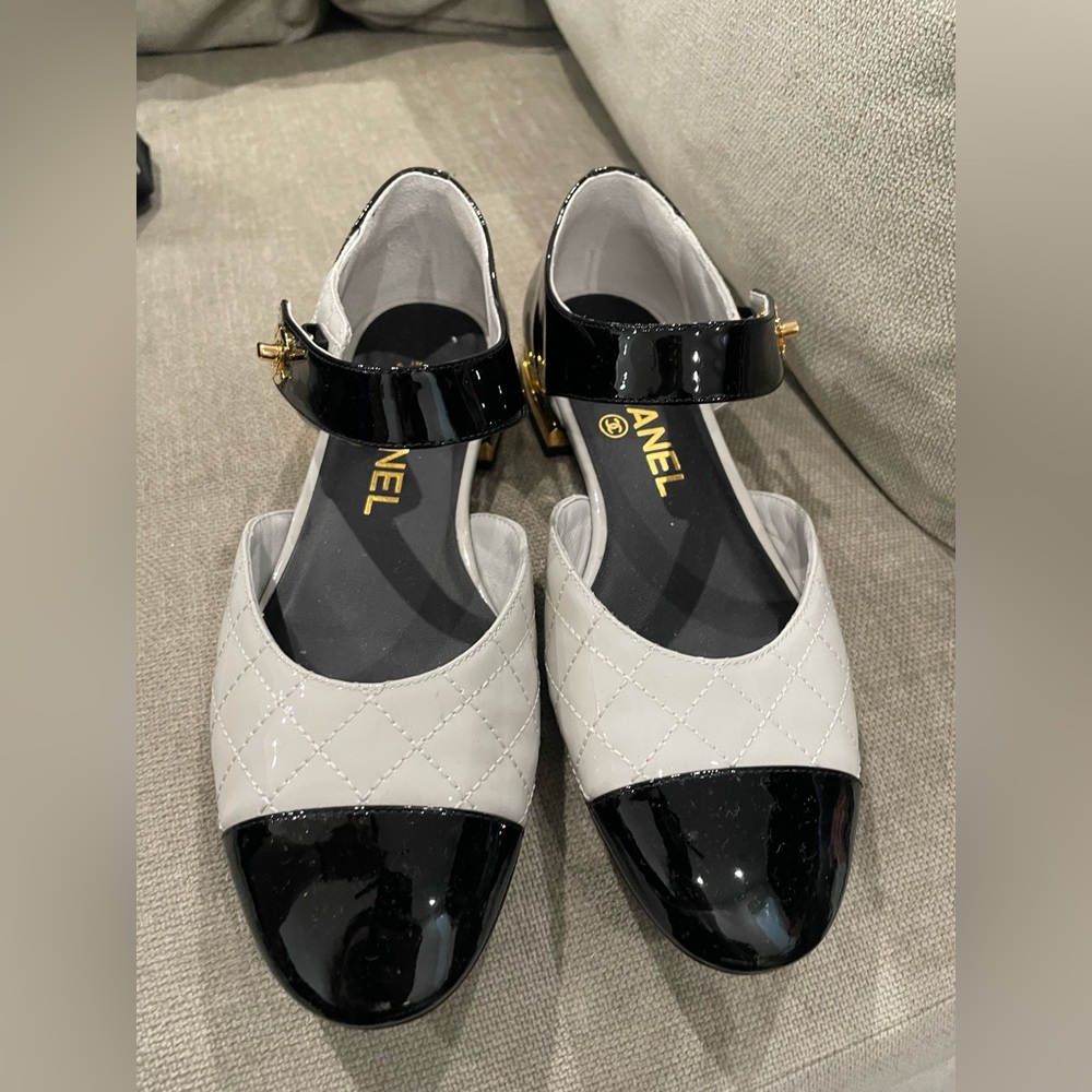 Pristine Condition Chanel Size 5 Ballerina Flats. 💕